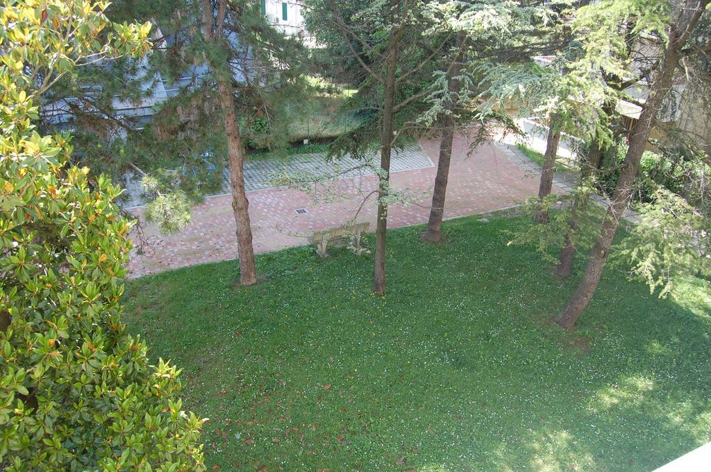 Appartamento Elegance Lignano Sabbiadoro Eksteriør billede